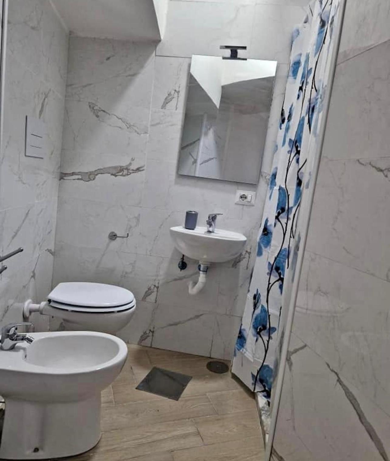 House Small Centro Storico Naples Luaran gambar